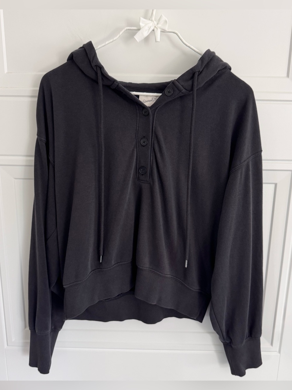 Universal Thread Women’s Black Hooded Henley Sweatshirt, XS